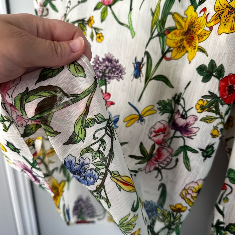 Floral Ruffle Blouse - Delicate and Unique - Picture 14 of 16